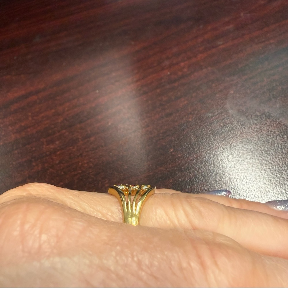Avon “Sparkling Wave” size 9 Ring with Unique Split Band Design NIB 1992 vintage - Picture 4 of 8